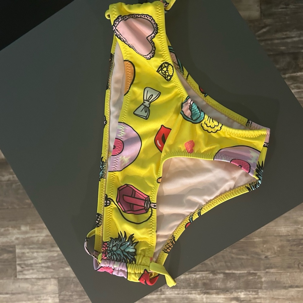 Wildfox NWT swim bottoms L